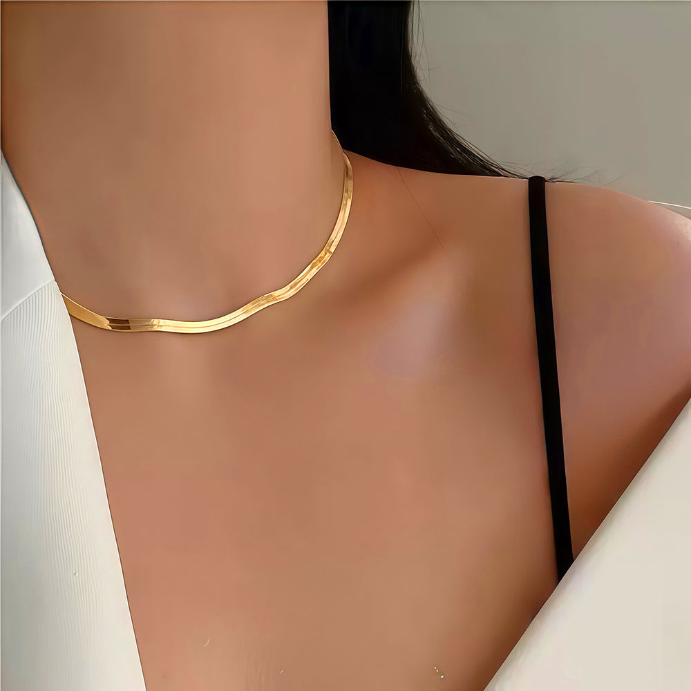 Collier chaîne en acier inoxydable hypoallergénique plaqué or 18 K, style chevrons, collier doré pour clavicule, bijou de haute qualité pour femme, design minimaliste et sexy type lame, longueur réglable