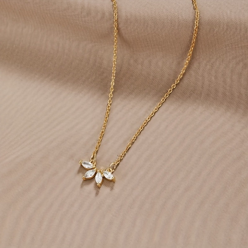 Collier Minimaliste Femme – Pendentif Feuille et Pétale avec Zirconium Synthétique, Chaîne Délicate Plaquée Or KC, Élégant et Polyvalent, Idéal Quotidien et Soirées, Accessoire Mode Toute l’Année, Finition Raffinée