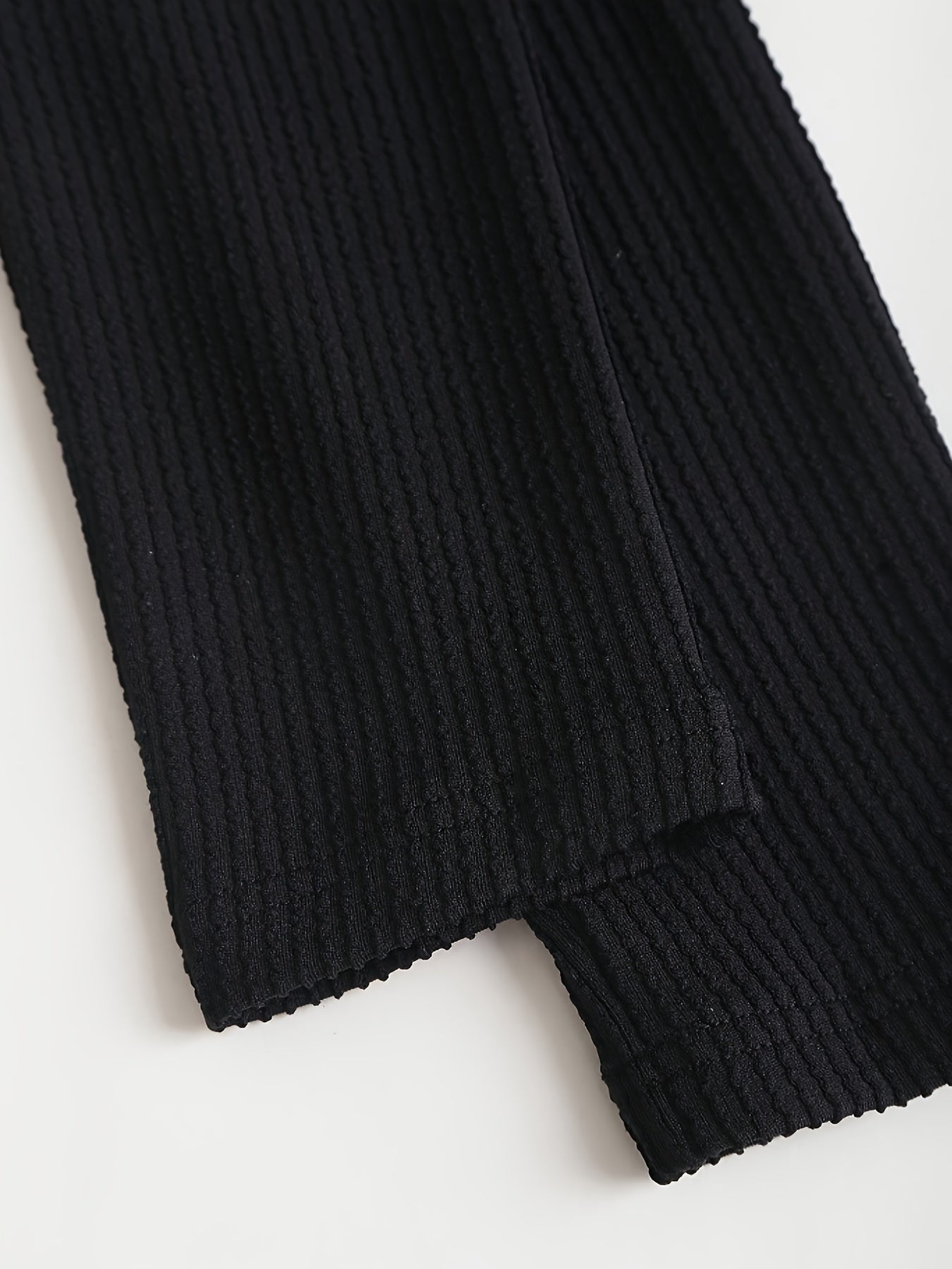 T-shirt Femme Sexy Manches Longues – Moulant Extensible, Ourlet Asymétrique, Tissu Non Transparent, Idéal Automne/Hiver, Tenue Formelle et Quotidienne, Style Élégant et Moderne, Matière Confortable