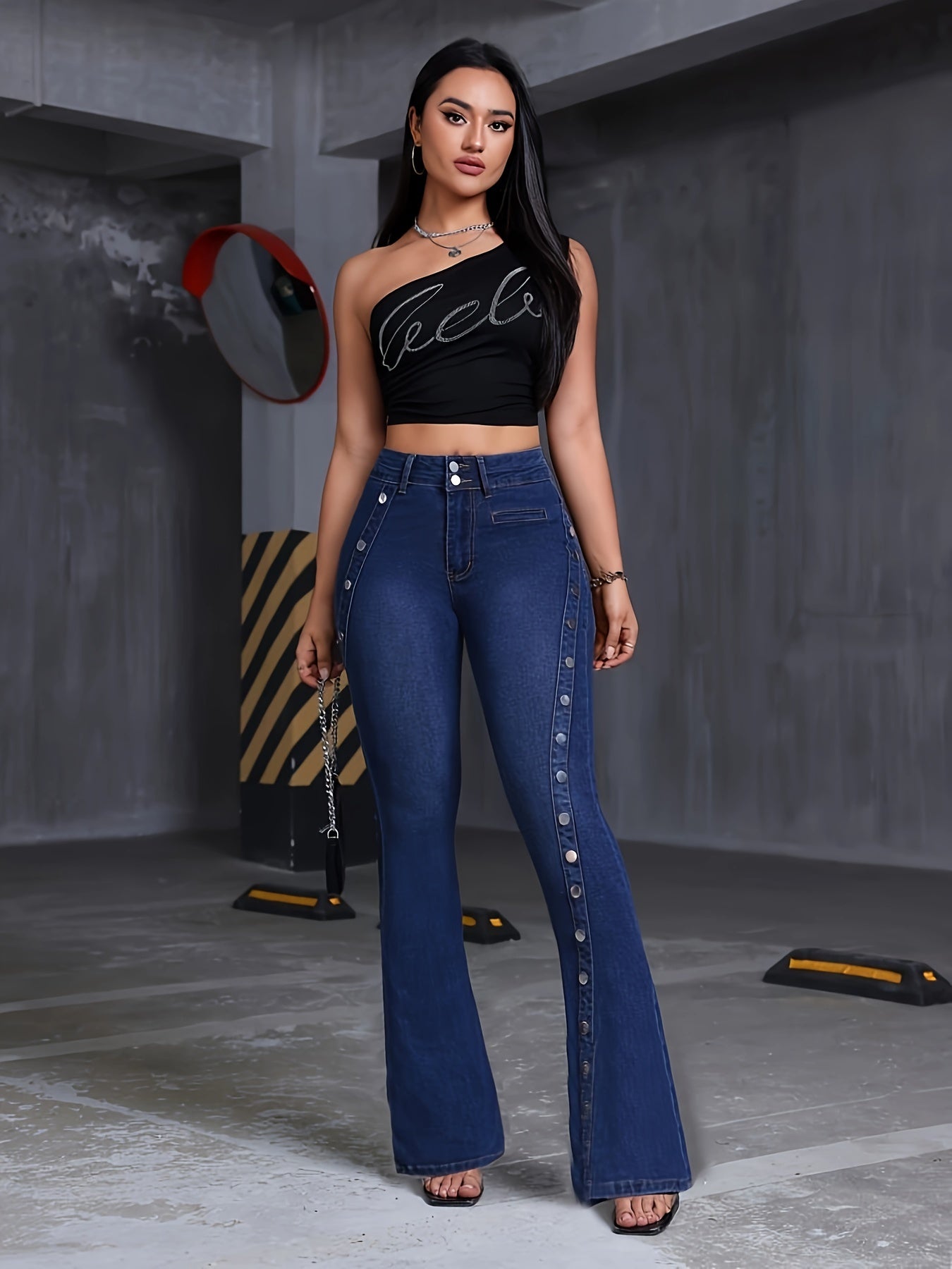 Jean élégant à poches incurvées pour femme, pantalon en denim extensible et multifonctionnel à jambes évasées avec plusieurs boutons, coupe slim