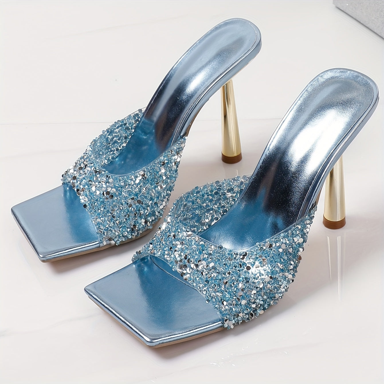 Sandales à Talons Hauts Brillantes pour Femme – Strass Étincelants, Bout Carré, Enfilage Facile, Idéales pour Soirées, Bal de Promo & Mariages – Chaussures Printemps (Disponibles en Plusieurs Couleurs)