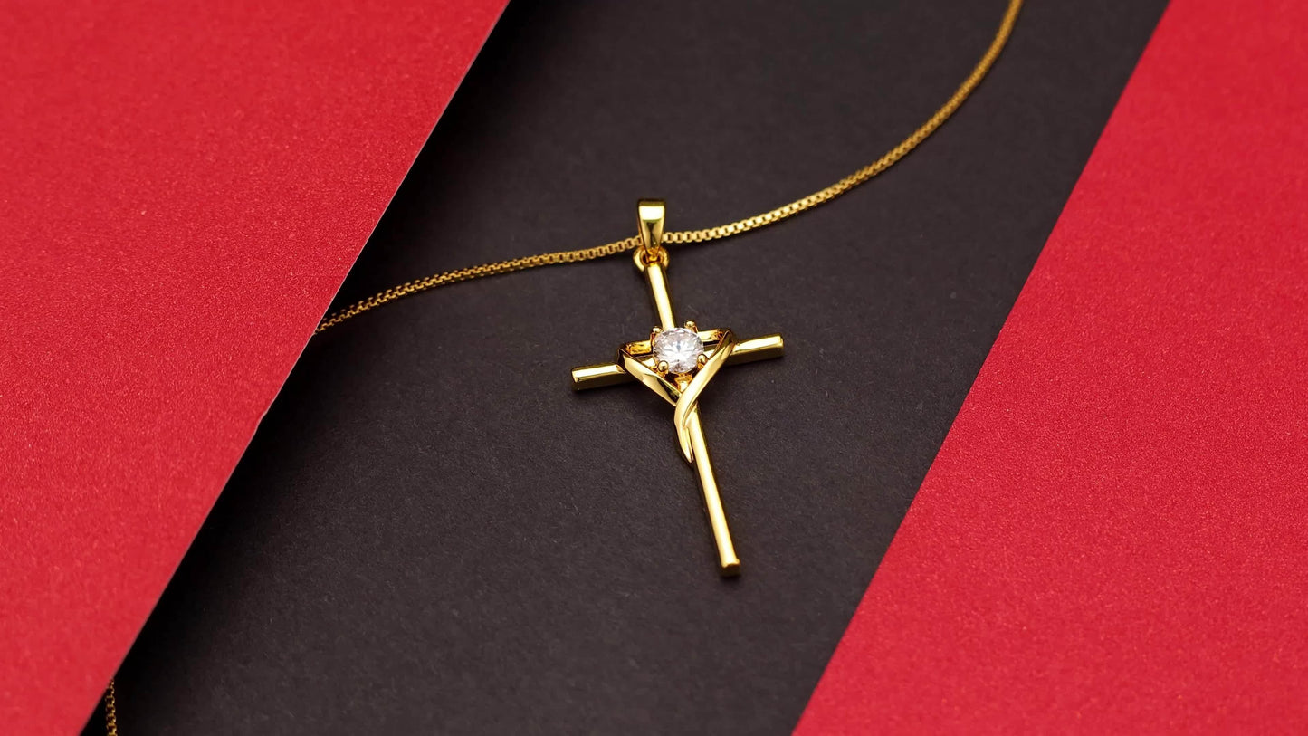Collier croix pour femme en argent 925, zirconia synthétique doré, design élégant et raffiné, parfait pour un usage quotidien, cadeau idéal pour la Saint-Valentin, Noël ou anniversaire, livré dans un coffret cadeau raffiné