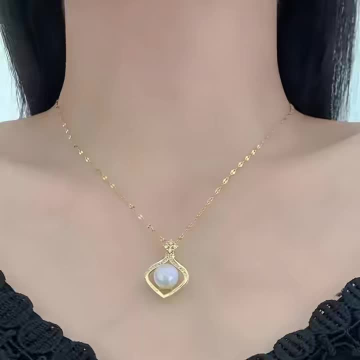 Collier Élégant Femme – Pendentif en Acier Inoxydable Plaqué Or 18K avec Perle Imitation, Hypoallergénique, Design Simple et Luxueux, Idéal Quotidien, Soirées et Cadeau, Accessoire Minimaliste Polyvalent