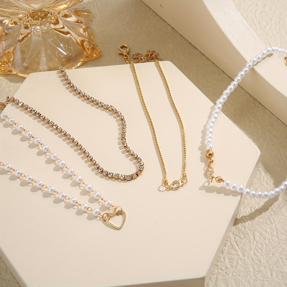 Lot de 4 Bracelets Femme – Perles et Strass, Charms Cœur et Perles, Chaînes Blanches et Décorées, Multi-Couches, Idéal Plage, Mariage, Bal, Polyvalent pour le Quotidien, Cadeau Parfait Toute l’Année