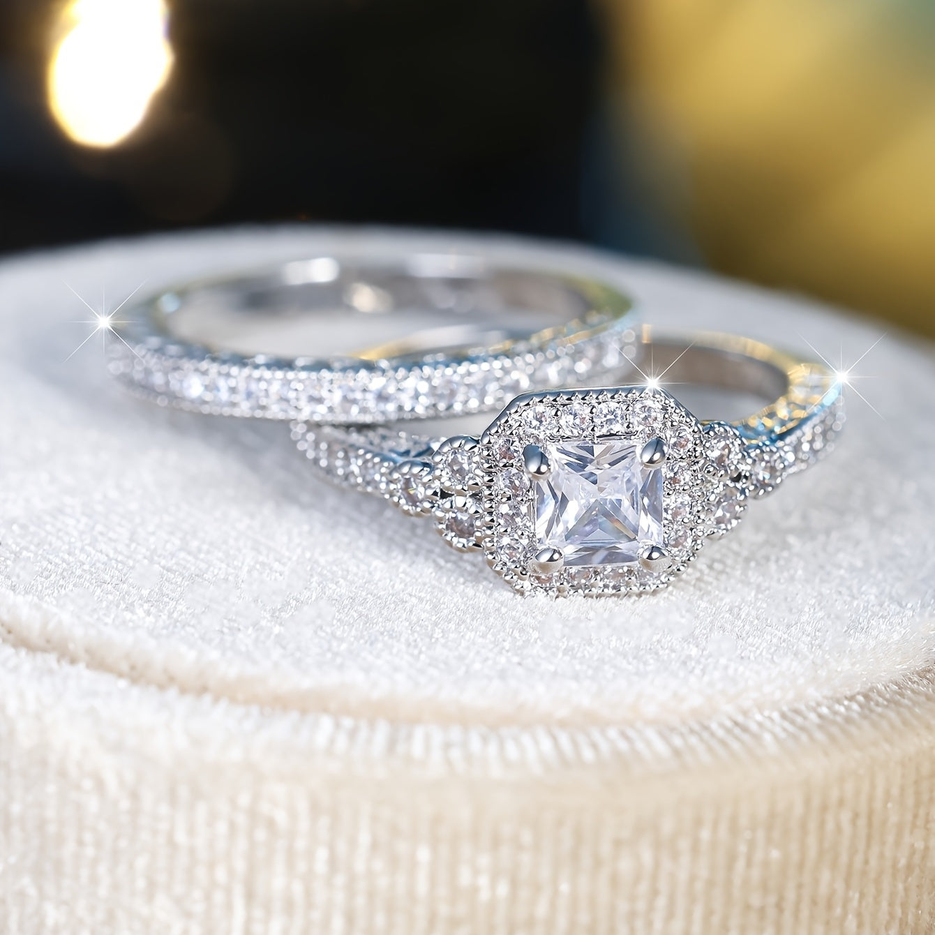 A Sparkling 2pcs Set of Micro-Paved Synthetic Zirconia Wedding And Love Rings, Perfect As Gifts for Bridesmaids Or Couples.