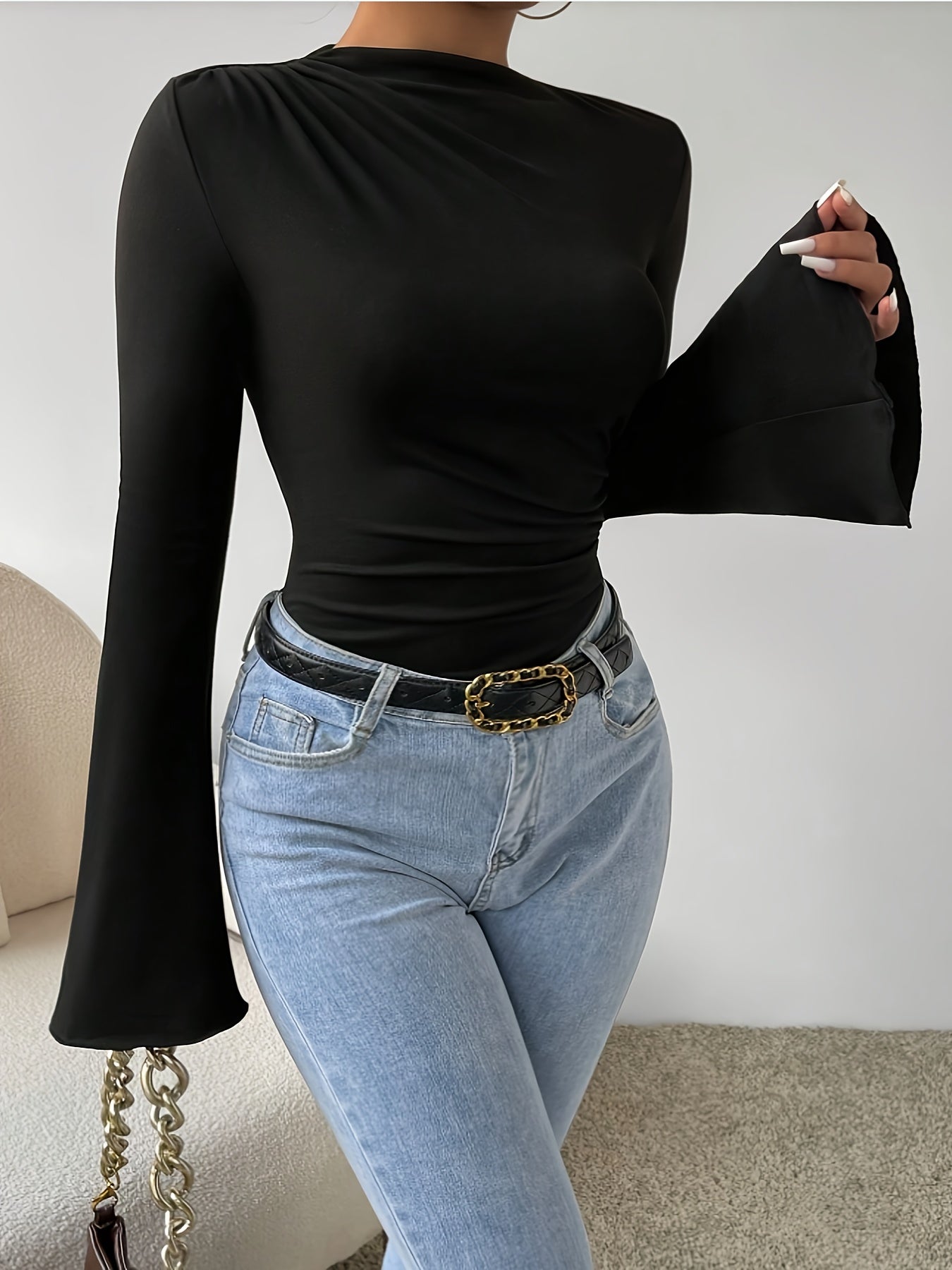 Body slim femme à manches longues, col rond, couleur noire, tissu extensible, boutons sur le devant, style polyvalent pour printemps/été, tenue décontractée ou habillée, texture lisse