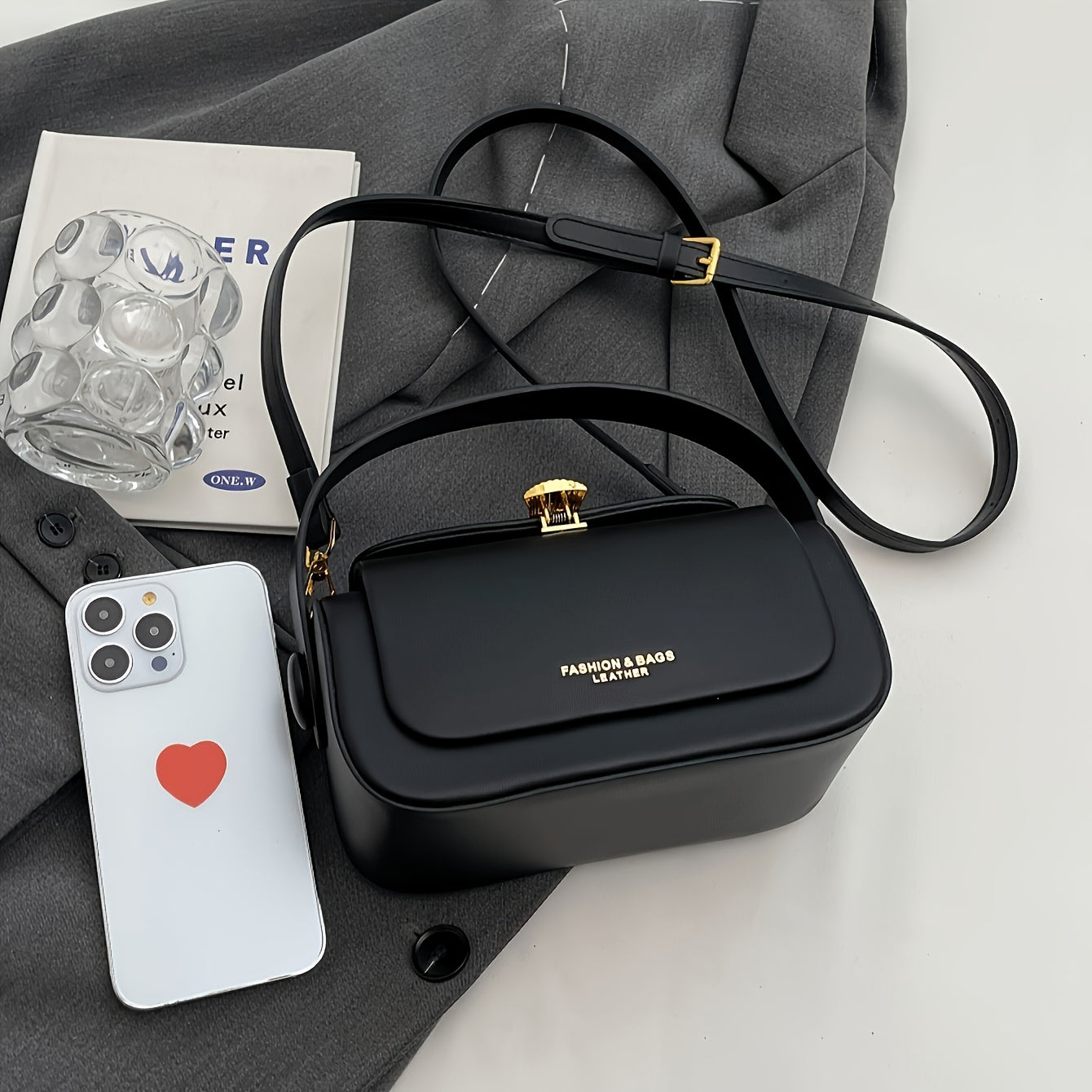 Sac noir élégant en simili cuir avec détails dorés – Petit sac rigide pour femmes