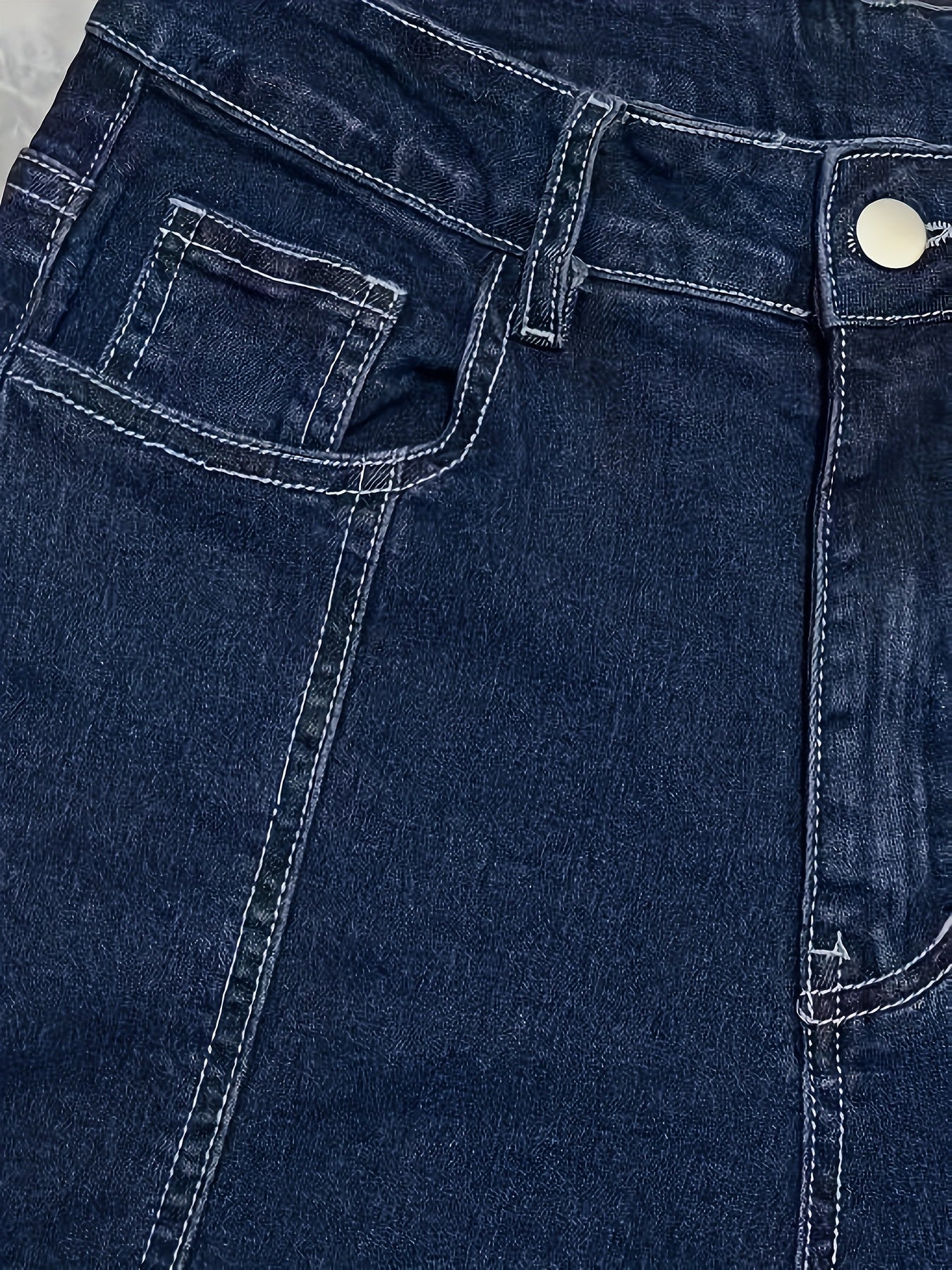 Jeans Femme Grande Taille – Taille Haute, Jambe Droite et Large, Bleu avec Poches Obliques