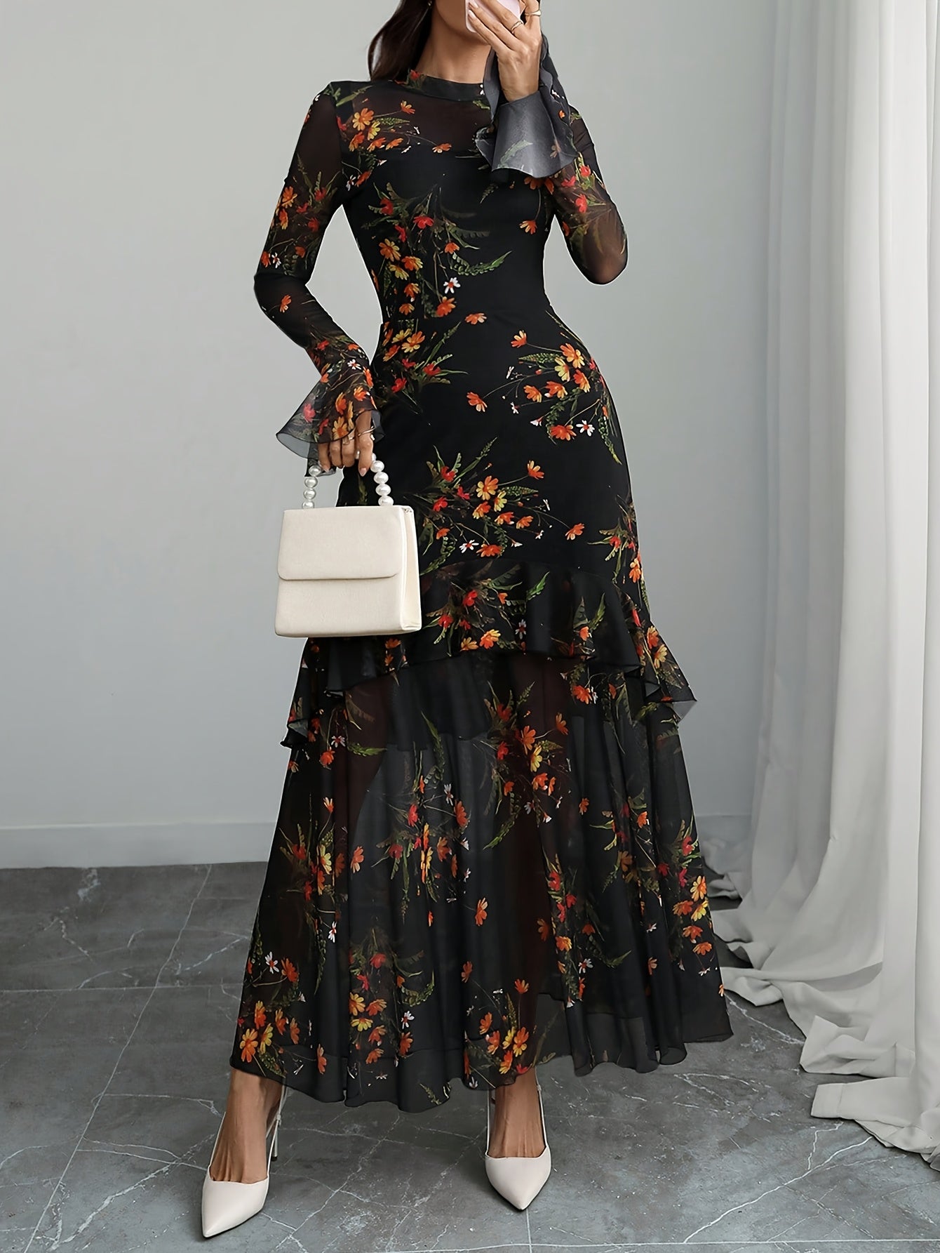 Robe fleurie élégante pour femme, coupe A-line, manches évasées, imprimé floral noir, lavable en machine, parfaite pour soirées, bureau ou usage quotidien, col rond, détails stylés, mode féminine polyvalente