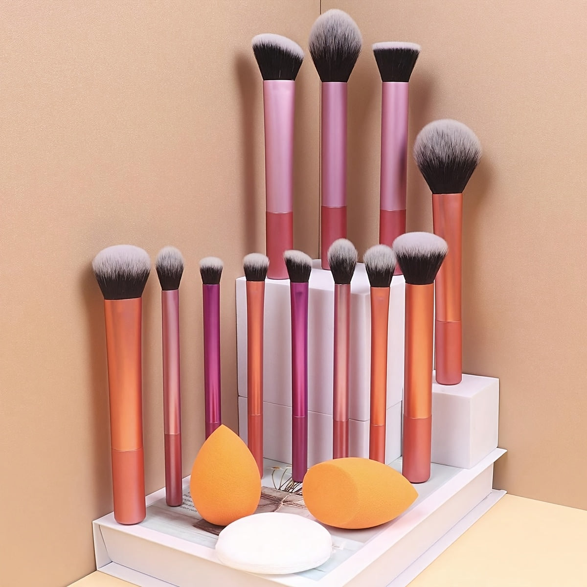 Ensemble de 15 pinceaux de maquillage comprenant un pinceau à fond de teint, un kit de maquillage pour débutants, une houppette et des pinceaux de maquillage colorés