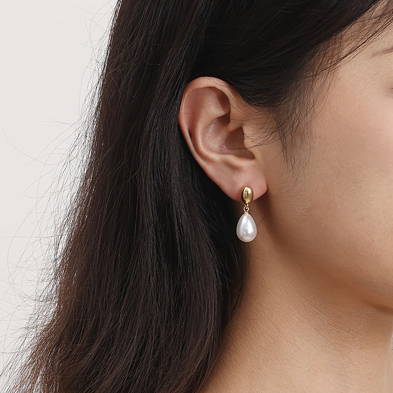 Boucles d’Oreilles Femme Élégantes – Minimalistes et Délicates, Créoles Pendantes Plaqué Or KC avec Grande Perle Imitation Blanche, Bijoux Polyvalents pour Quotidien et Soirées, Accessoire Intemporel Toute l’Année