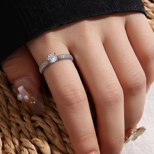 Bague pour femme, design tendance et minimaliste, style haut de gamme, incrustation en cuivre ton froid avec zirconia, élégante et raffinée