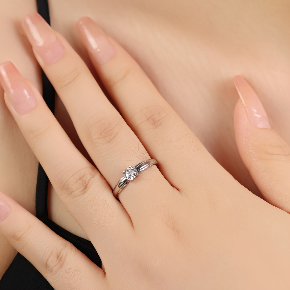 Elegant S925 Sterling Silvery Women'S Ring with a Unique, Small Batch of Synthetic Zirconia, Light Luxury, Exquisite Gift for Valentine'S Day 2g