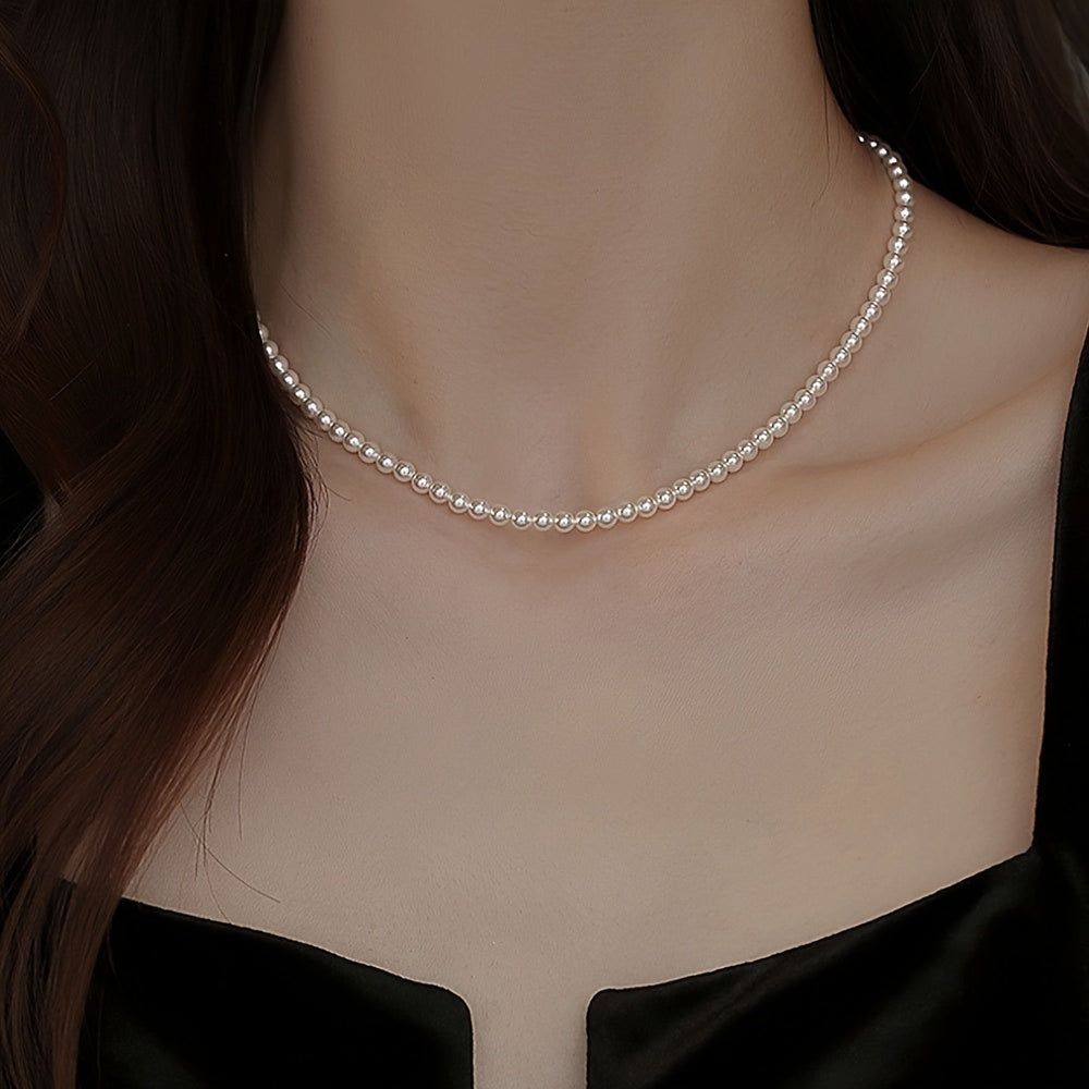 Collier Femme Vintage Français – Perles Imitation 4 mm, Ras-du-Cou Élégant avec Fini Lisse et Brillant, Polyvalent pour Quotidien et Soirées, Bijou Classique Intemporel, Cadeau Raffiné