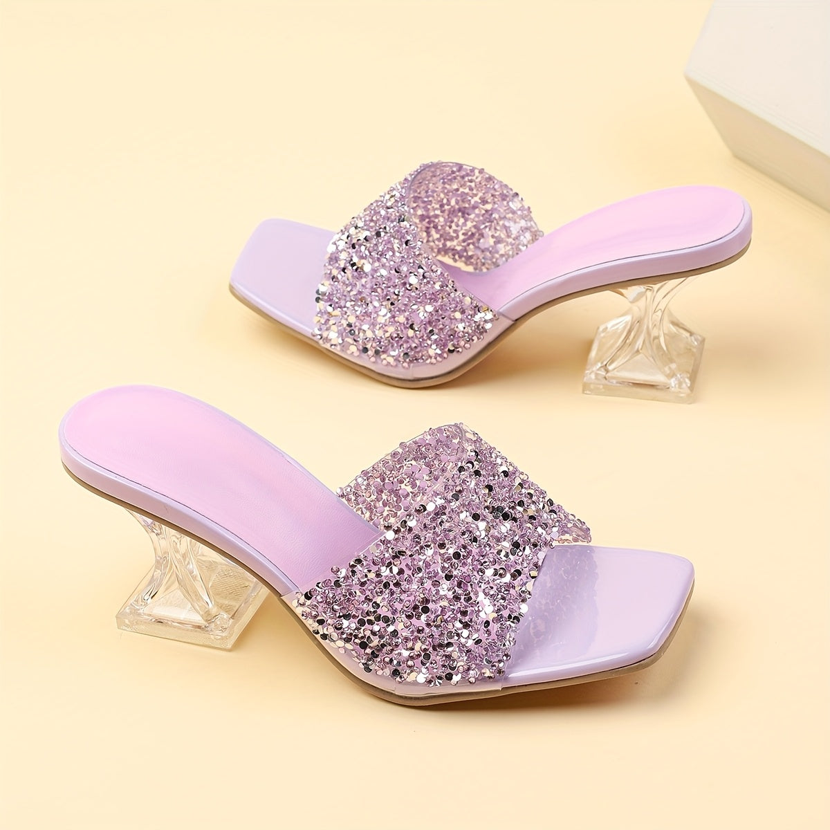Sandales à Talons Hauts Transparentes pour Femme – Décorées de Strass en Forme de Pyramide, Parfaites pour Banquets Élégants, Mariages et Soirées – Stylées et Sexy