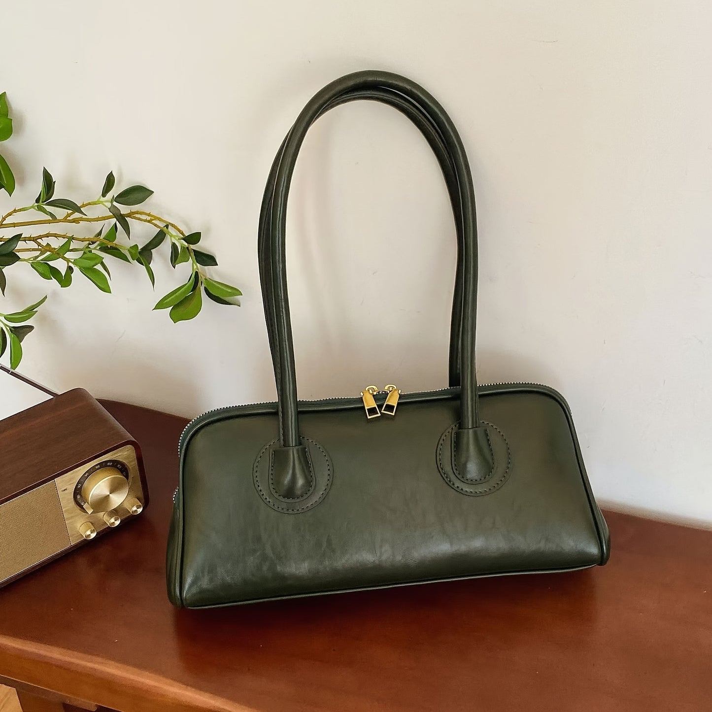 Sac épaule vintage pour femmes – style baguette français chic automne/hiver 2025, doublure polyester, fermeture zippée, marron foncé élégant avec ferrures dorées, polyvalent et sécurisé pour voyages