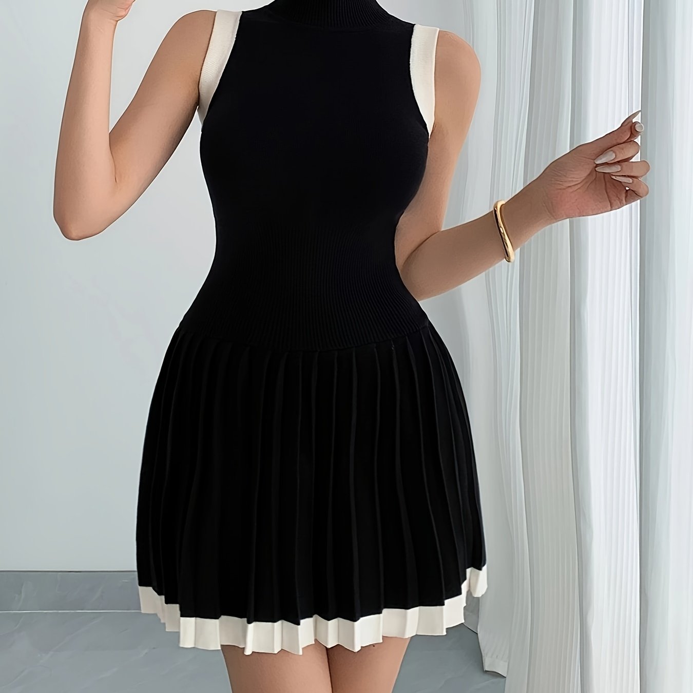 Robe Femme Élégante Sans Manches Col Haut — Mini Robe Noire Côtelée avec Bordure Blanche, Taille Cintrée et Jupe Évasée, Parfaite pour Printemps/Été/Automne, Style Adorable et Sophistiqué