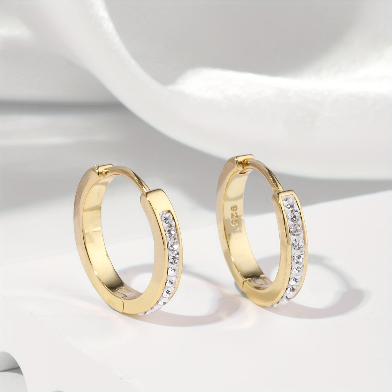 1 paire de petites boucles d’oreilles créoles dorées plaquées or 18K avec tige en argent sterling 925 ensemble de mini créoles huggie pour cartilage ou hélix pour femmes et hommes 16 mm