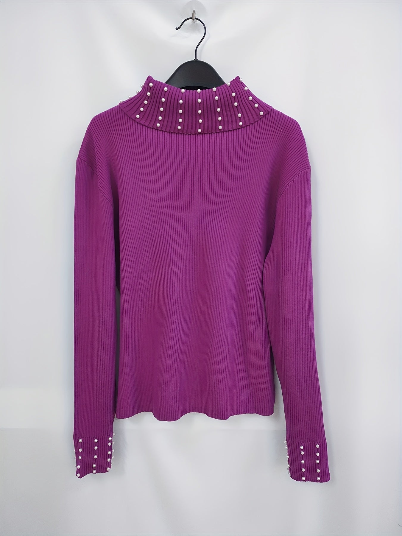 Pull-over élégant pour femmes grande taille, col haut orné de perles, noir extensible, lavable en machine, incontournable chic toute saison