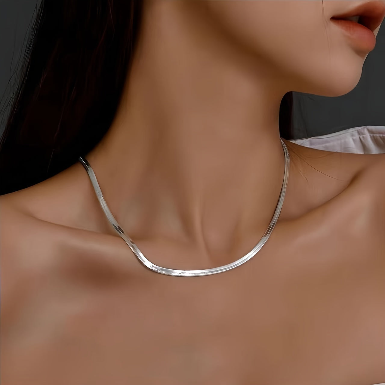 Collier femme élégant et minimaliste à maillons entrelacés, chaîne réglable avec maillons sphériques lisses, acier inoxydable plaqué or 18 K, bijou polyvalent pour usage quotidien ou soirées, design délicat, cadeau tendance pour femmes
