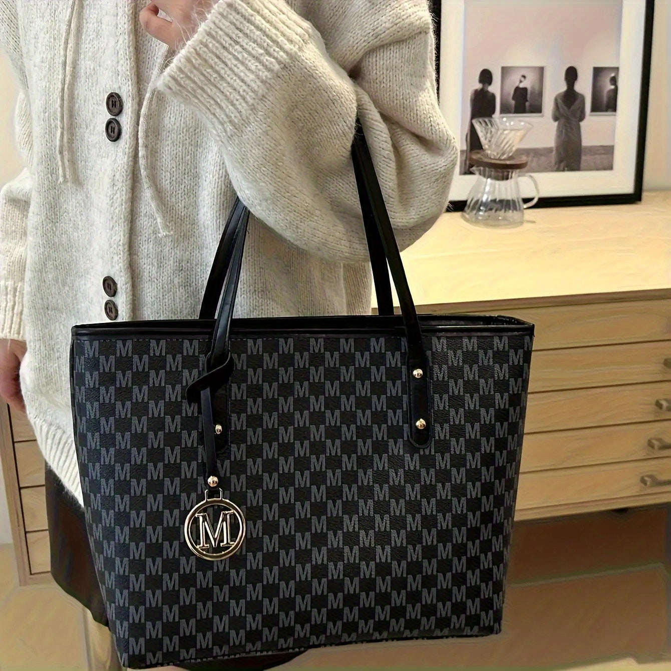 Sac Cabas Femme Vintage – Grande Capacité, Fermeture Éclair, Sac à Main avec Bandoulière Fixe, Design Monogramme Élégant en Marron Café/Noir, Doublure en Polyester, Idéal pour Quotidien