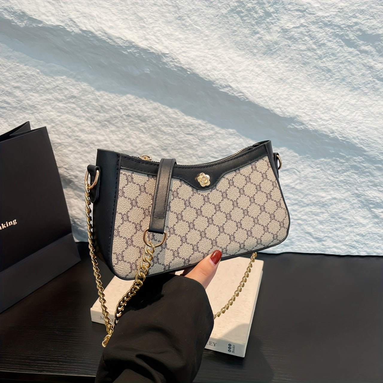 Sac bandoulière vintage femme – style européen, noir rétro, métal doré, bandoulière détachable, fermeture éclair, léger, parfait pour soirées et usage quotidien, aspect luxe, sans entretien nécessaire