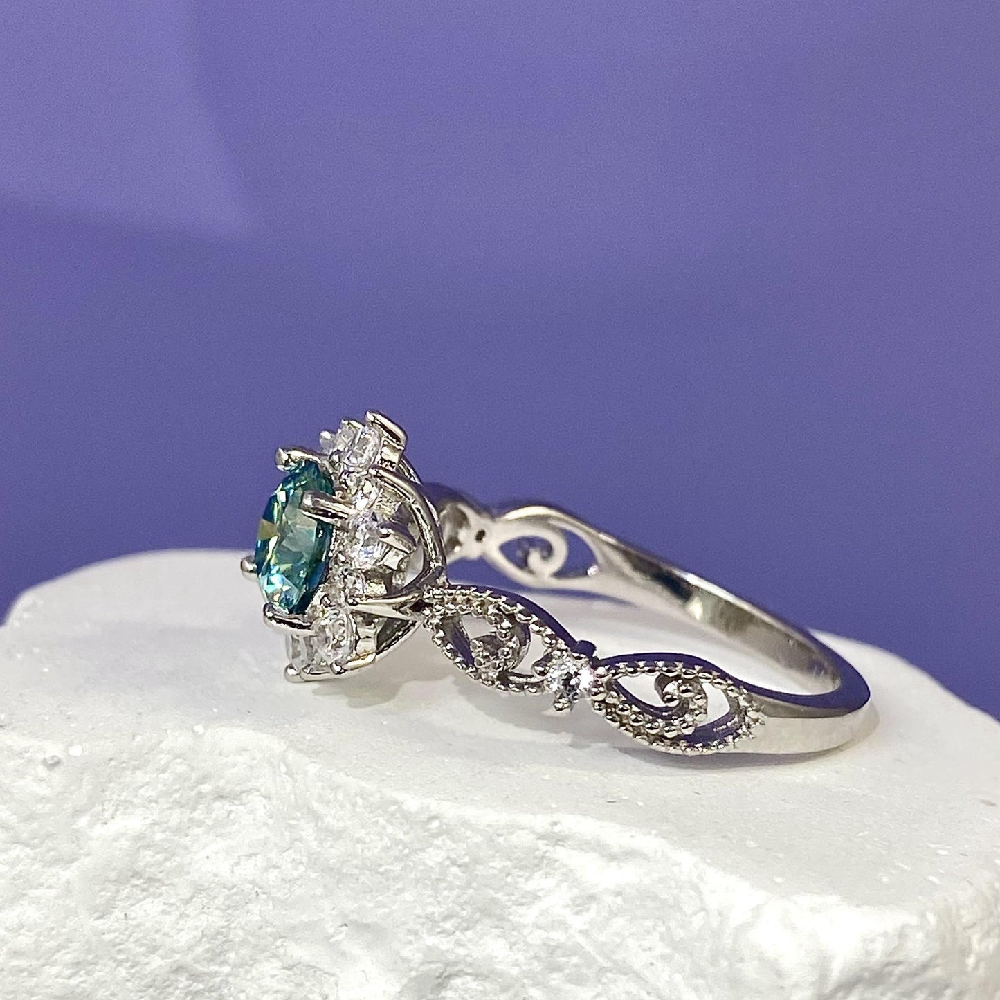 Vintage 1 Carat Green Moissanite Ring 925 Sterling Silvery Birthday Wedding Gifts for Women Girls