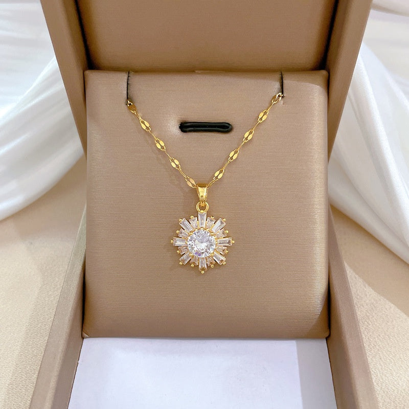 Collier élégant en acier plaqué or 18 K, pendentif flocon de neige géométrique serti de cubic zirconia, chaîne luxueuse, parfait pour mariages, soirées et usage quotidien, accessoire raffiné et durable