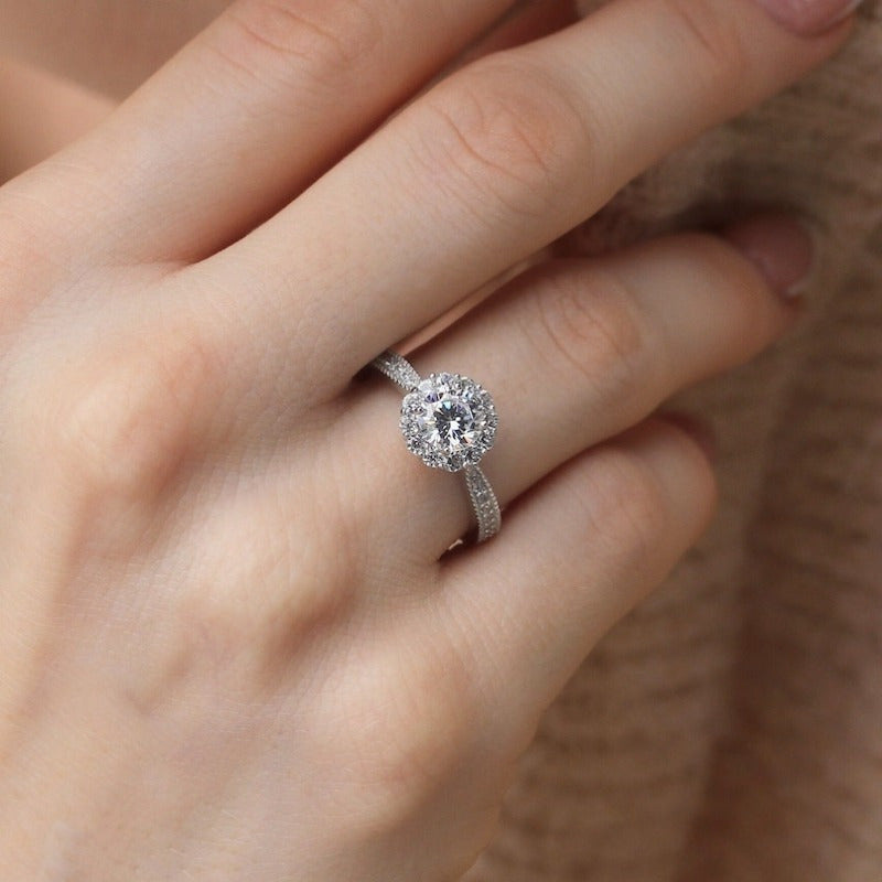 Bague vintage halo – plaquée argent, style Art déco, sertie de strass, anneau de fiançailles ou promesse, bijou tendance pour mariage et occasions spéciales