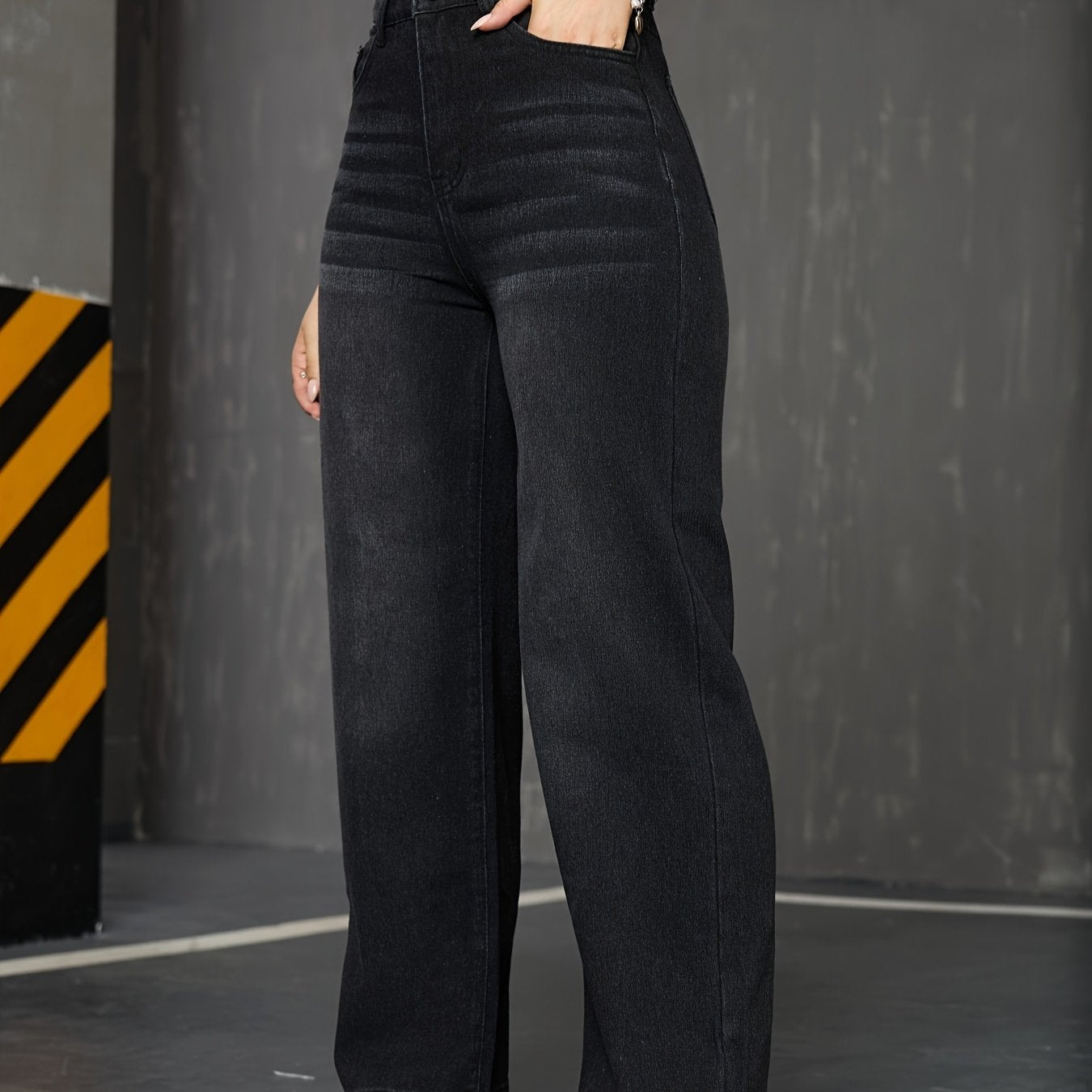 Jean Femme Coupe Droite et Ample - Pantalon Large Bleu Classique sans Élasthanne avec Passants de Ceinture, Ourlets Effilochés et Poches, Idéal pour Toutes Saisons, Tenues Décontractées ou Habillées (Lavage en Machine)