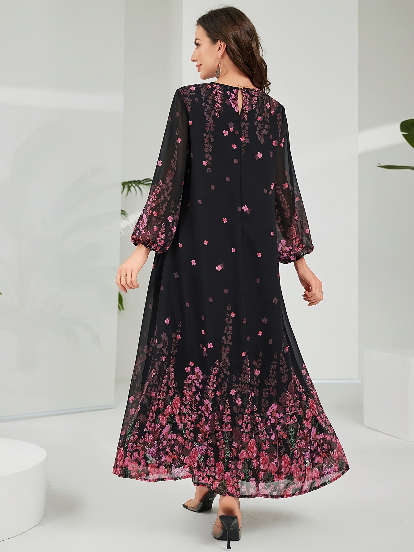 Robe Longue Grande Taille Élégante – Noir avec Imprimé Floral Rose, Coupe A-Ligne Flowy, Idéale Soirées, Bureau et Tenues Décontractées, Lavable en Machine