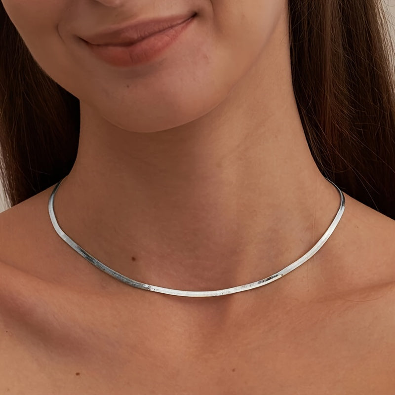 Collier femme élégant et minimaliste à maillons entrelacés, chaîne réglable avec maillons sphériques lisses, acier inoxydable plaqué or 18 K, bijou polyvalent pour usage quotidien ou soirées, design délicat, cadeau tendance pour femmes