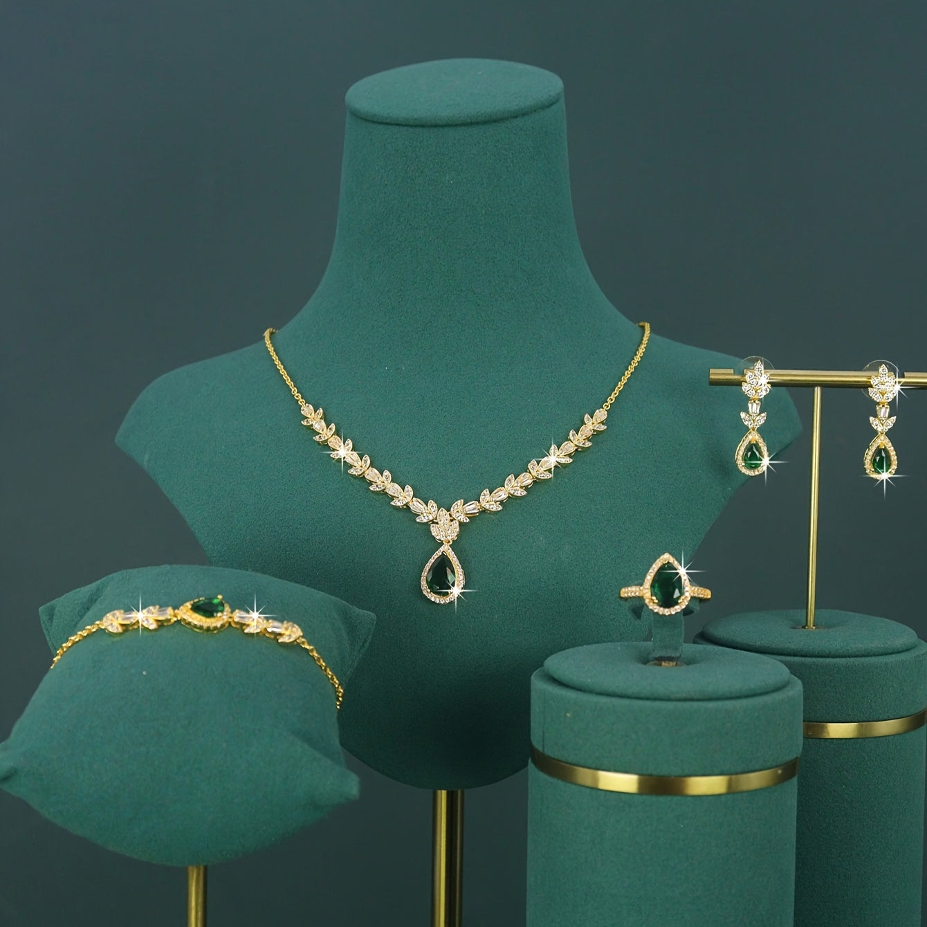 Lot de 5 pièces de bijoux plaqués or 18 K style royal moyen-oriental, design goutte, pierres zirconia 3D incrustées vertes, rouges et blanches