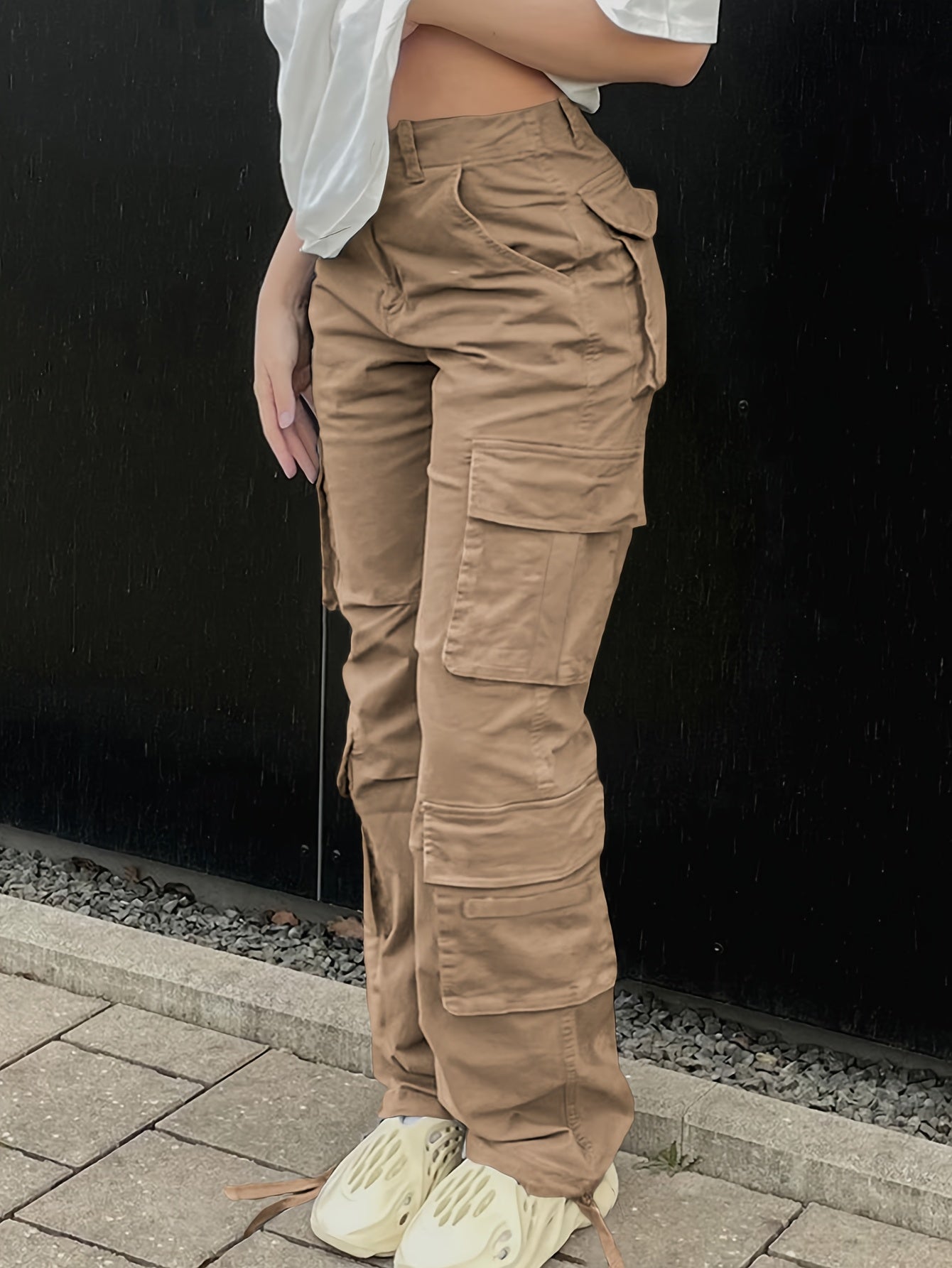 Pantalon cargo d'été pour femme avec poches à rabat et taille ajustable par cordon de serrage
