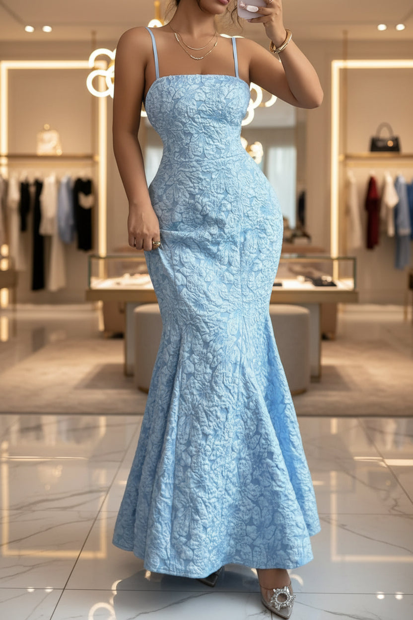 Robe sirène élégante à bretelles dos nu et bretelles fines, avec nœud dans le dos