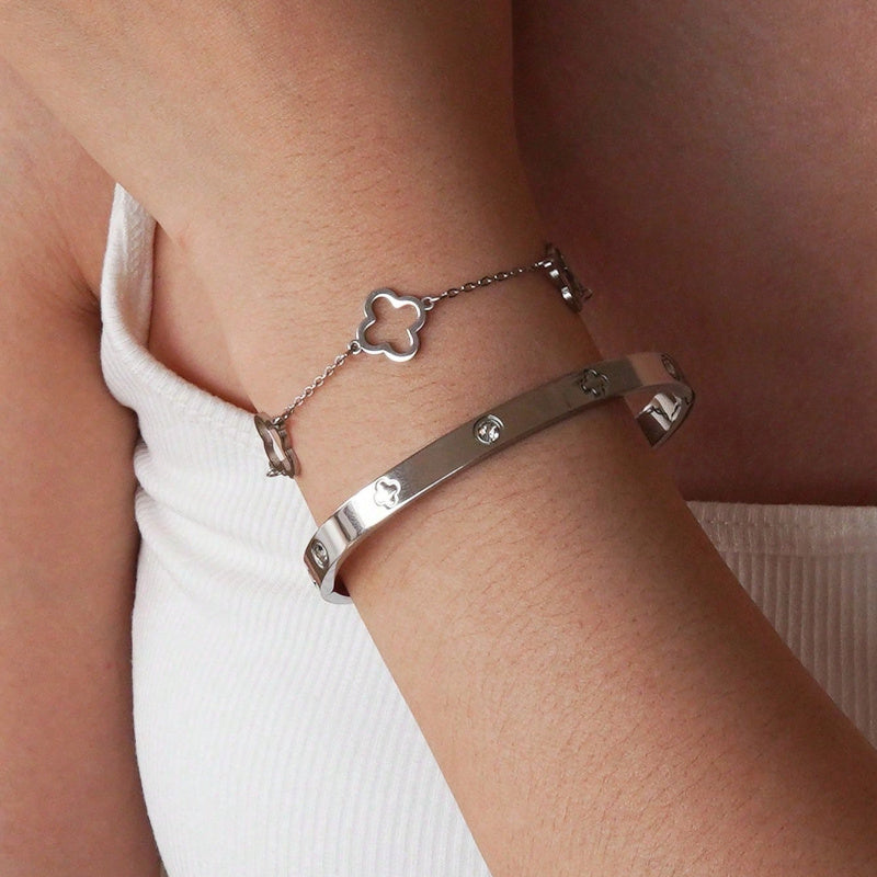 Lot de 2 Bracelets Femme Élégants – Acier Inoxydable, Design Créatif Trèfle, Simple et Chic, Parfait pour Banquets, Quotidien, Déplacements ou Cadeaux de Fêtes, Accessoire Mode Polyvalent