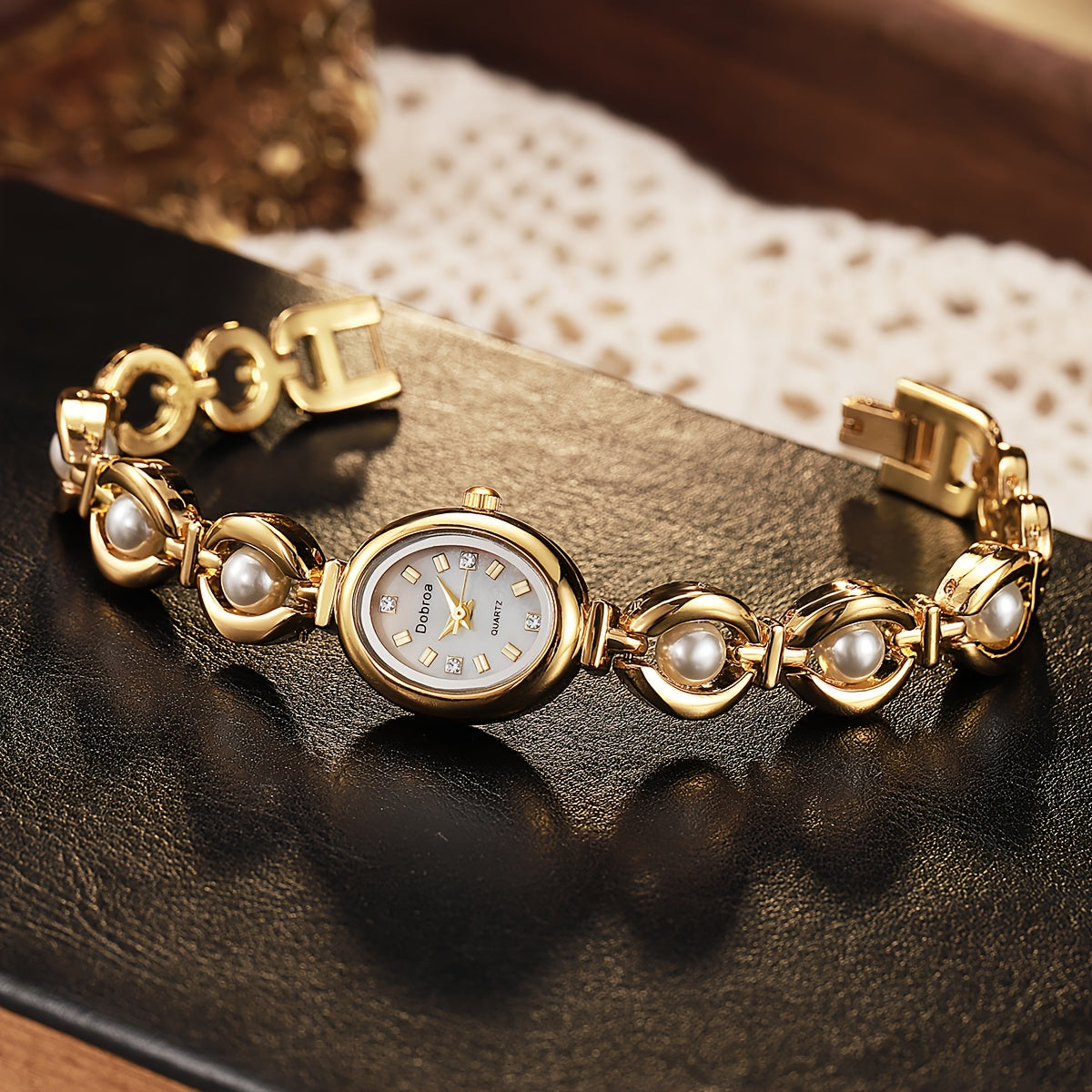 Montre femme vintage, bracelet en alliage doré, mouvement quartz, cadran ovale, détails élégants, cadeau idéal pour la fête des mères, la Saint-Valentin ou occasions spéciales