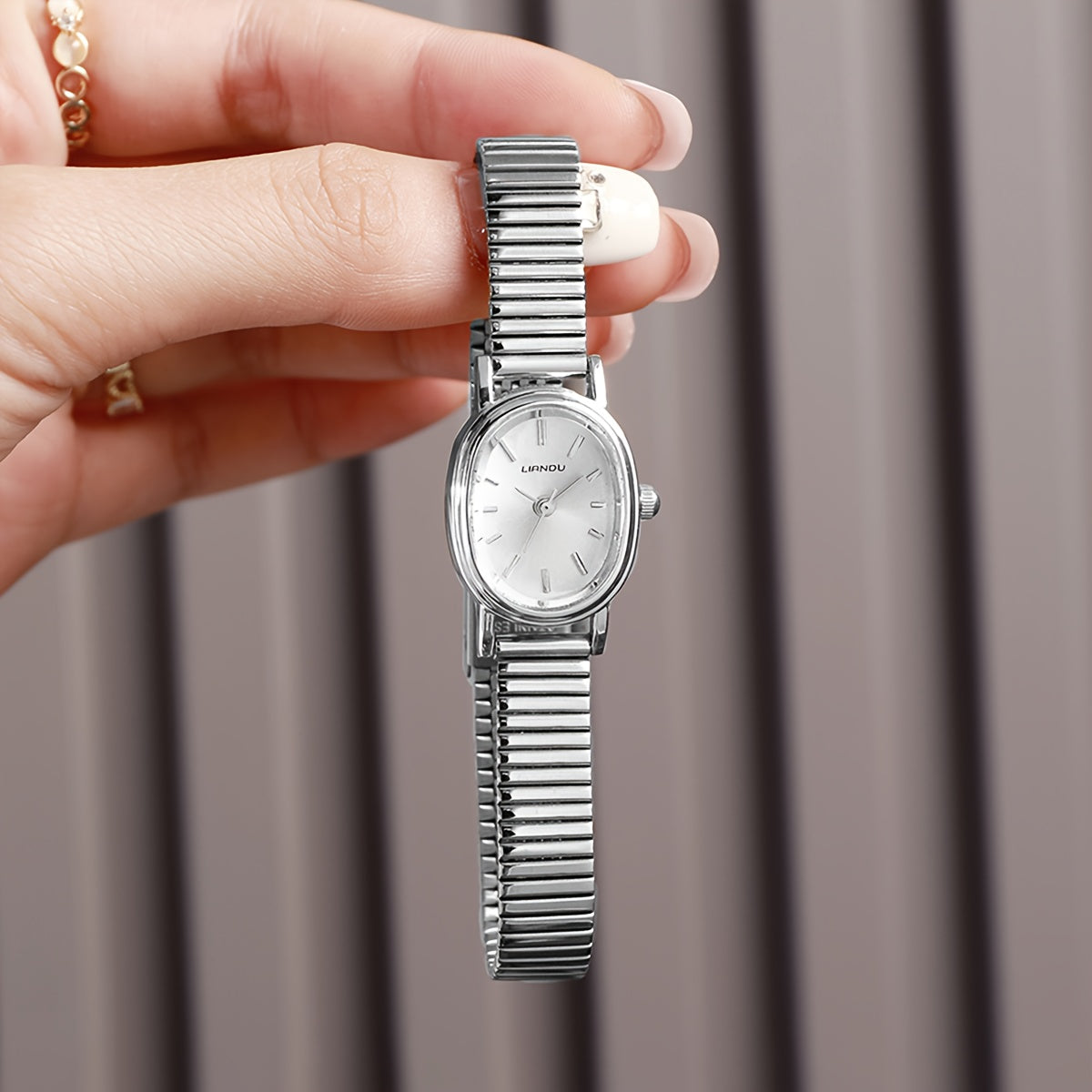 Montre de Luxe – Argent/Or, Accessoire Élégant et Stylé
