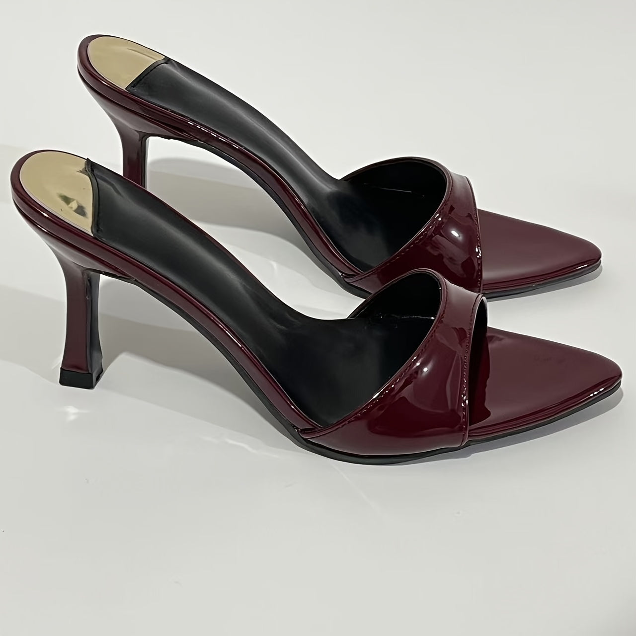 Sandales à talons aiguilles noires et rouges pour femmes – talon haut, bout ouvert, slip-on, dessus synthétique, semelle TPR, chaussures confortables et stylées