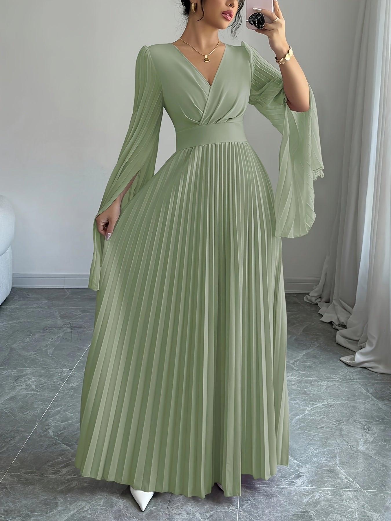 Elegant Long-Sleeve V-Neck Pleated Maxi Dress for Women, Perfect for Spring And Summer.
