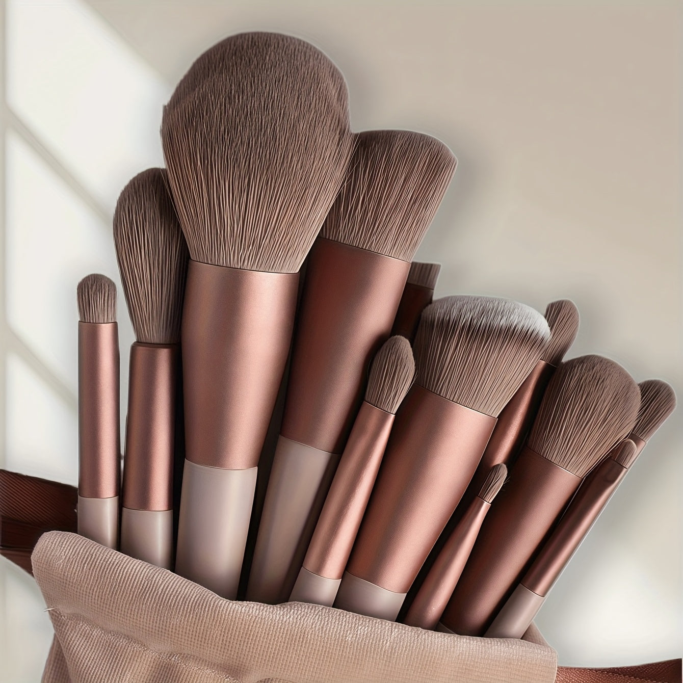 Ensemble de 13 pinceaux de maquillage professionnels en fourrure douce pour fard à paupières, fond de teint et blush
