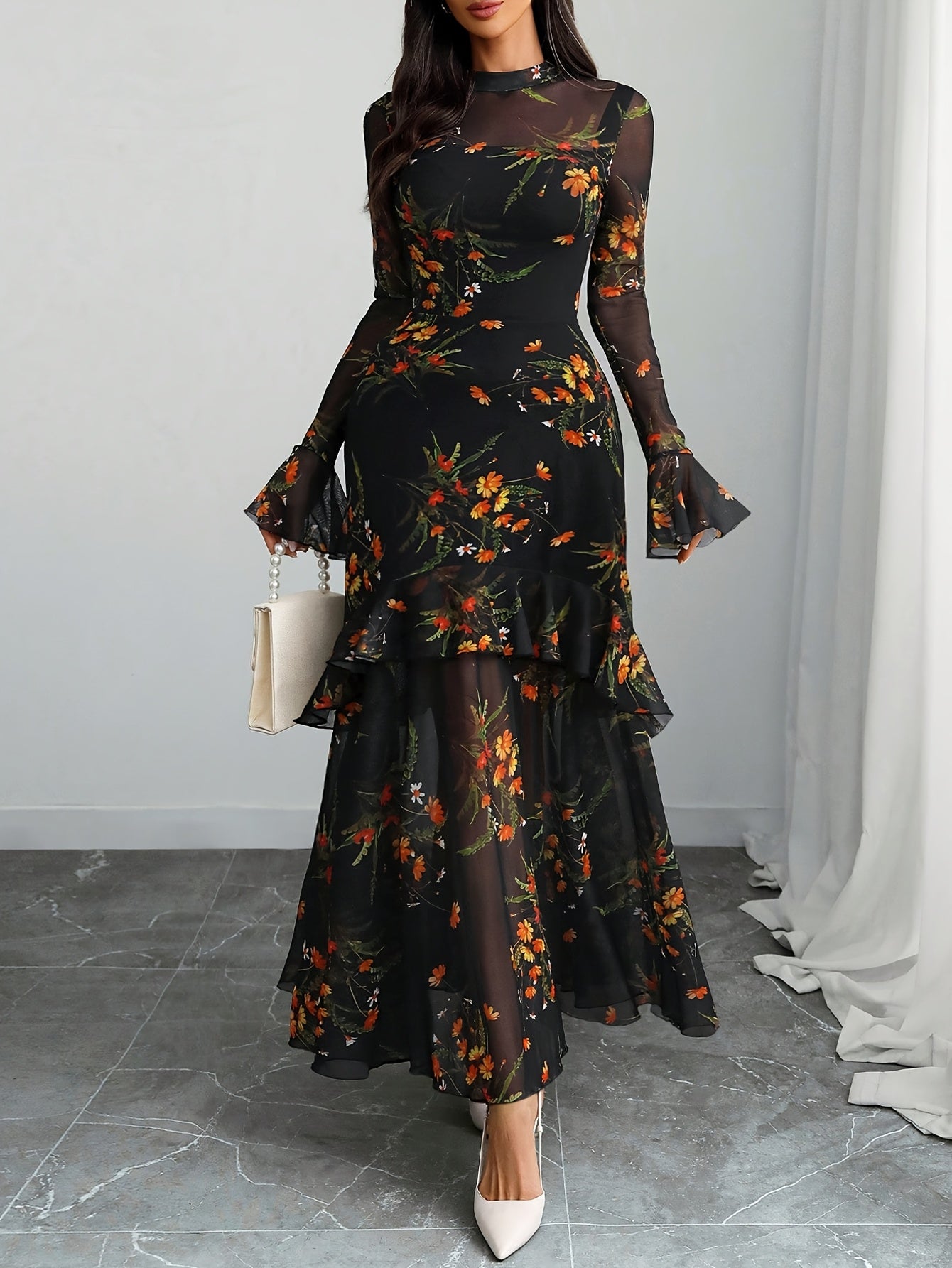 Robe fleurie élégante pour femme, coupe A-line, manches évasées, imprimé floral noir, lavable en machine, parfaite pour soirées, bureau ou usage quotidien, col rond, détails stylés, mode féminine polyvalente