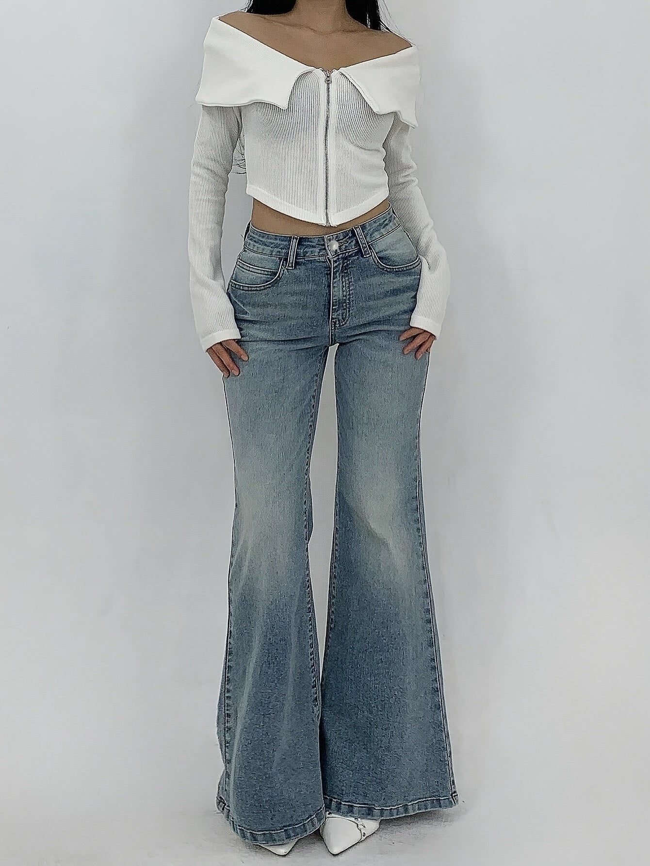 Jean évasé slim élégant pour femmes – Denim extensible, boutons décoratifs, polyvalent et stylé, bleu foncé, toutes saisons