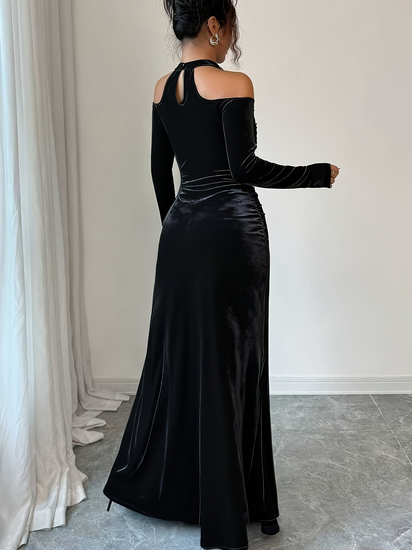 Elegant Velvet Halter Neck Strapless Dress with Embroidered Floral Details | V-Neck, A-Line Mermaid Skirt, Pleated Waist, Suitable for Street Dates, Daily, Parties