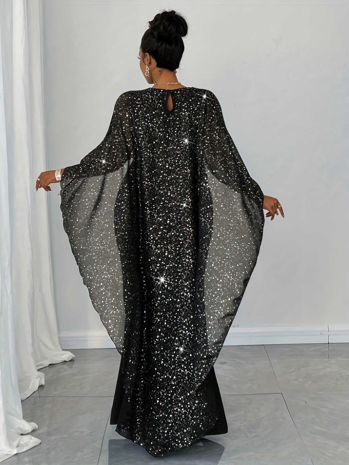 Tailored Development of an Elegant Women'S Sequin Patchwork Round-Neck Fitted Casual Dress.