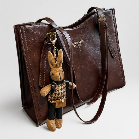 Sac fourre-tout rouge élégant avec fermeture zippée – grande capacité, bandoulière et crossbody polyvalent pour femmes, avec pendentif lapin, parfait pour mariages et occasions spéciales