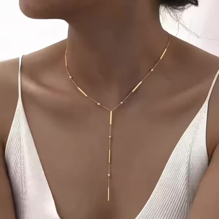 Collier Femme Hypoallergénique – Acier Inoxydable en Y avec Perles Riz, Plaqué Or 18K, Pendentif Long à Glands Élégant, Idéal pour Quotidien, Soirées, Halloween, Noël et Cadeaux d’Anniversaire