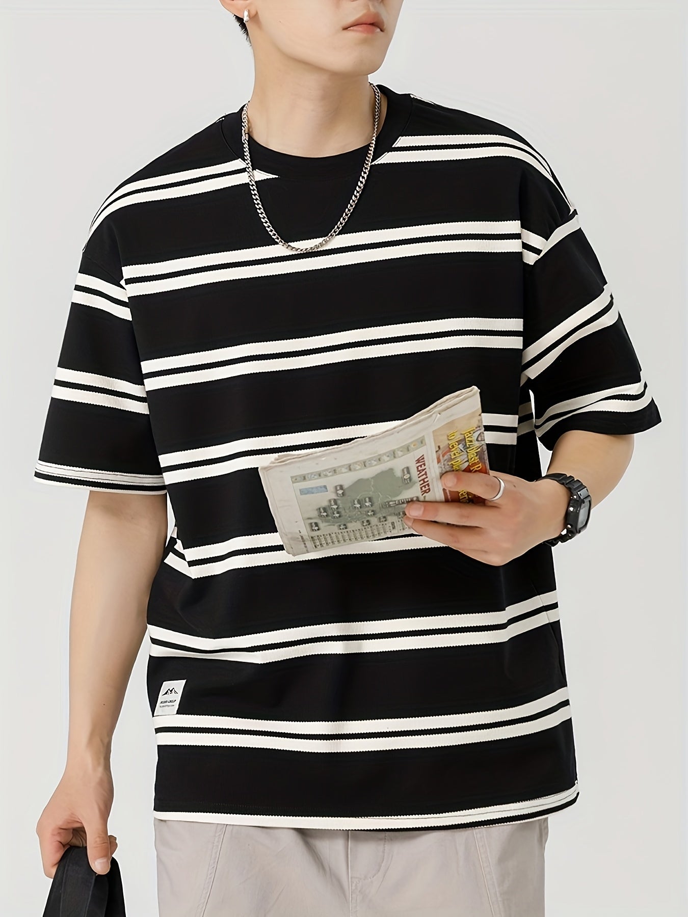 Men'S Summer Striped Short-Sleeve T-Shirt for Trendy Youth with Horizontal Stripes And a Round Neck.
