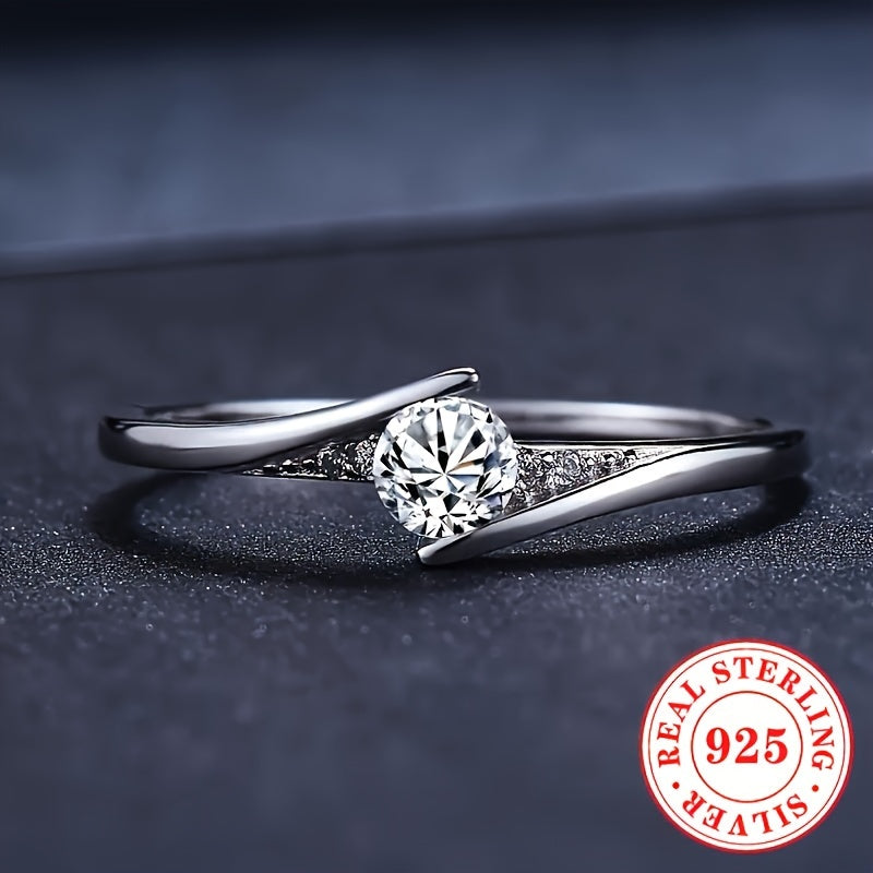 Bague de fiançailles élégante en argent S925 plaqué or 18K – design simple et luxueux avec pierre ronde synthétique, idéale pour les mariages et banquets, bijou raffiné pour femme