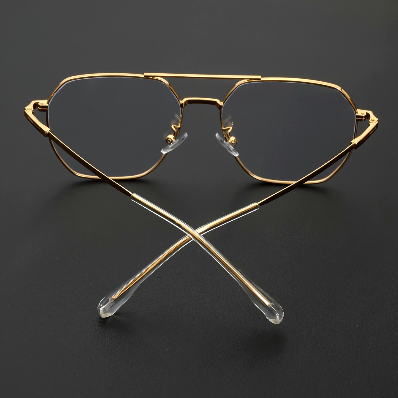 A Pair of Men'S Stylish Metal Glasses with Geometric Patterns, Featuring a Unique Double Bridge Design, Suitable for Everyday Wear in a Casual Style.